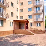 з прекрасним панорамним видом на замок та гори