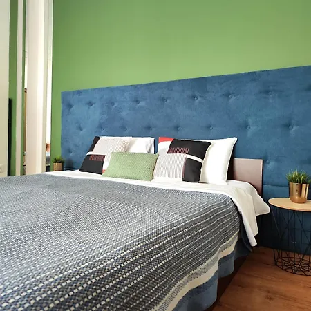 з прекрасним панорамним видом на замок та гори Appartamento *