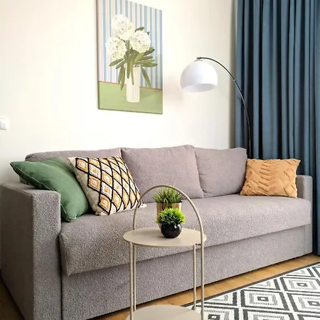 з прекрасним панорамним видом на замок та гори *