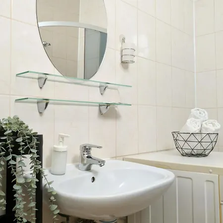 з прекрасним панорамним видом на замок та гори