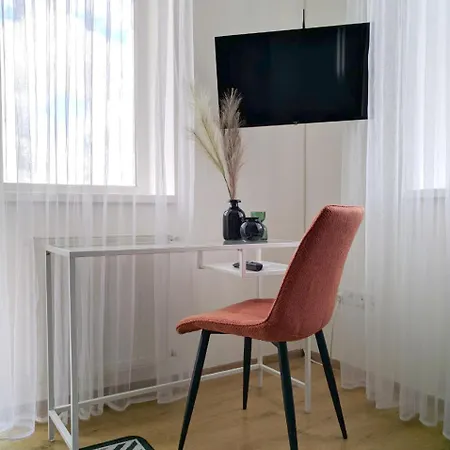 з прекрасним панорамним видом на замок та гори Appartement Moukatcheve