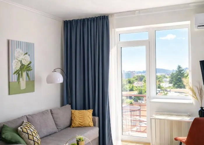 Apartman з прекрасним панорамним видом на замок та гори *