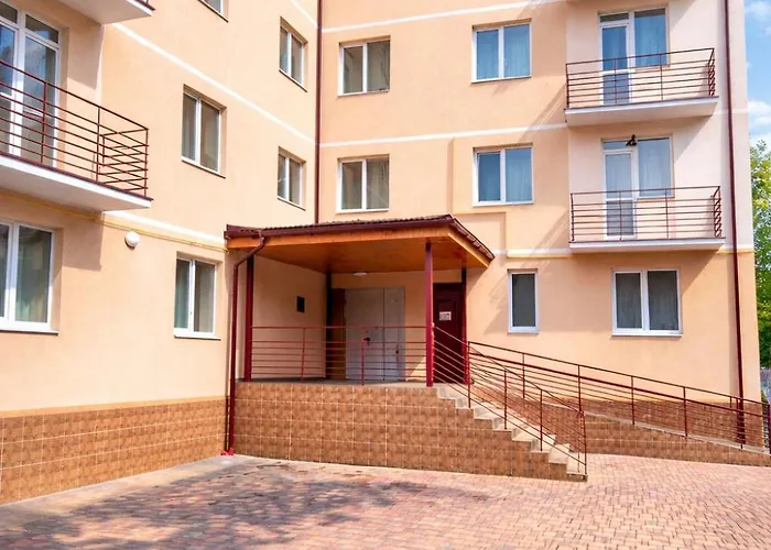 з прекрасним панорамним видом на замок та гори