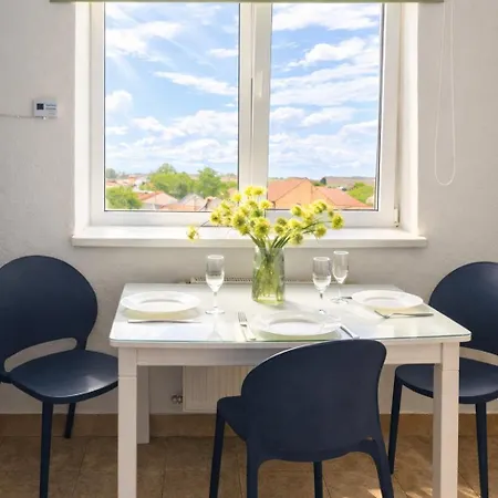 з прекрасним панорамним видом на замок та гори Appartement Moukatcheve