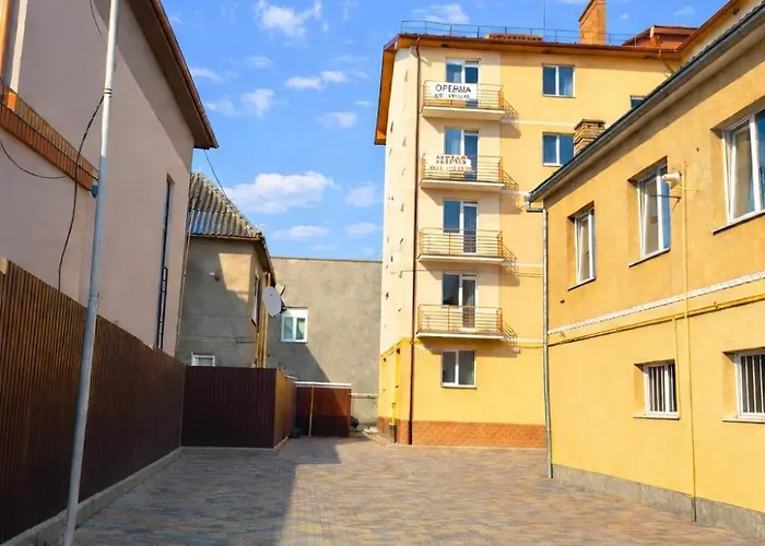 з прекрасним панорамним видом на замок та гори Appartement Moukatcheve