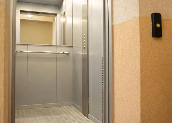 з прекрасним панорамним видом на замок та гори Appartement